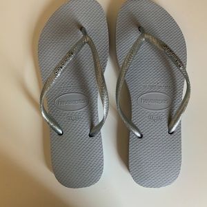 NWT HAVAIANAS SLIM FLIP FLOPS